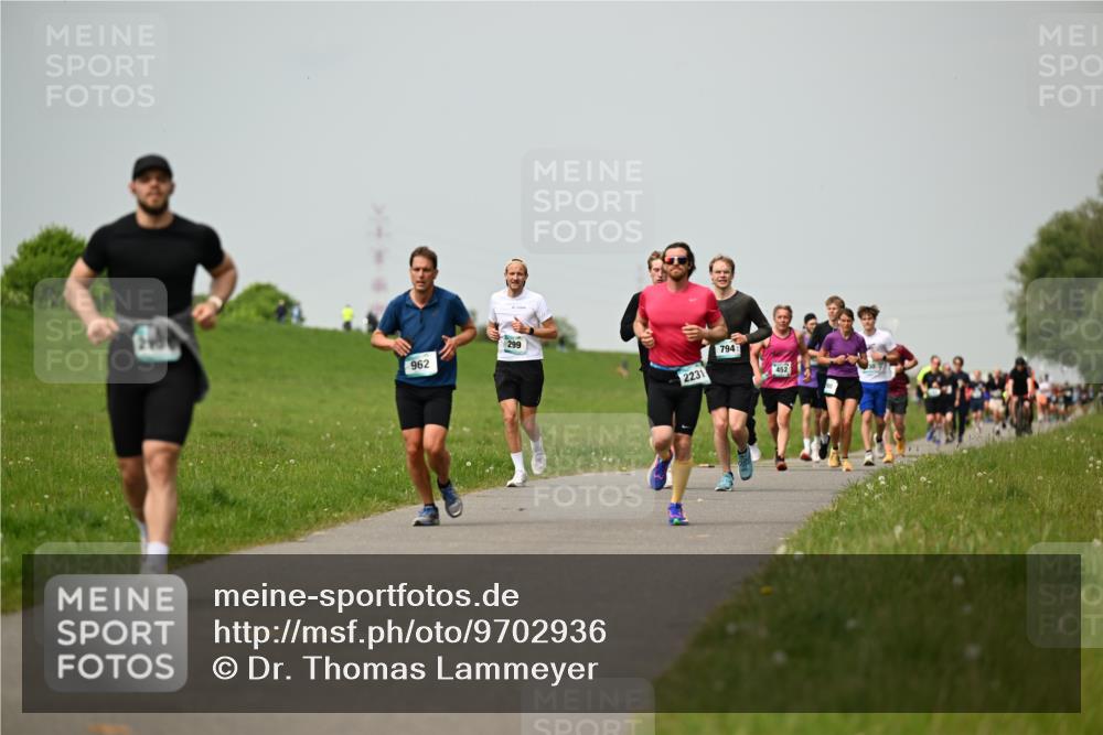 10.05.2026 - 8. Wedeler Halbmarathon Dr. Thomas Lammeyer http://msf.ph/oto/9702936 10.05.2026 11:49:26 Laufen 962, 299, 2231, 794 meine-sportfotos.de