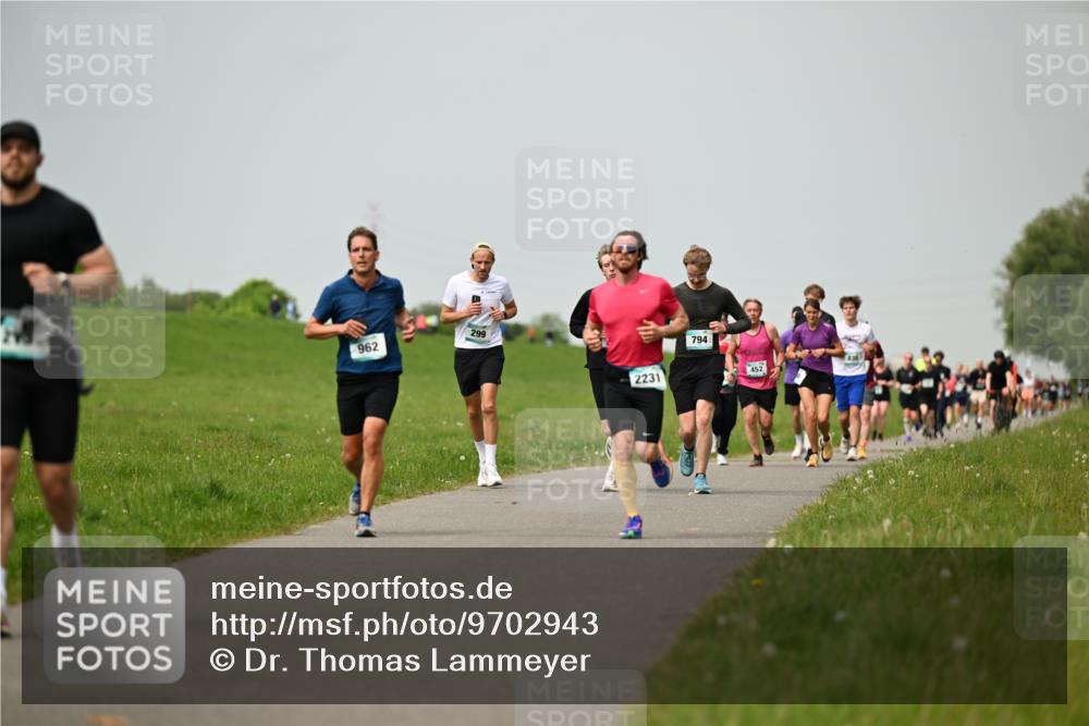 10.05.2026 - 8. Wedeler Halbmarathon Dr. Thomas Lammeyer http://msf.ph/oto/9702943 10.05.2026 11:49:27 Laufen 962, 299, 2231, 794, 452 meine-sportfotos.de
