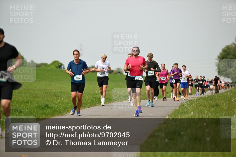 10.05.2026 - 8. Wedeler Halbmarathon Dr. Thomas Lammeyer http://msf.ph/oto/9702945 10.05.2026 11:49:28 Laufen 962, 794 meine-sportfotos.de