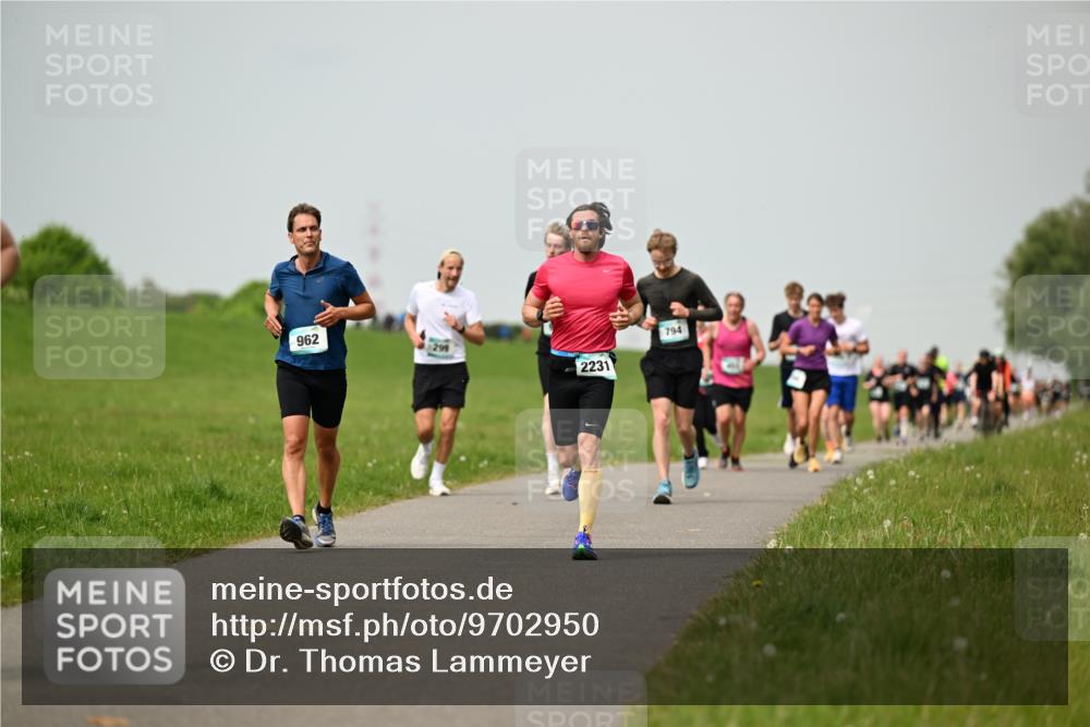 10.05.2026 - 8. Wedeler Halbmarathon Dr. Thomas Lammeyer http://msf.ph/oto/9702950 10.05.2026 11:49:29 Laufen 962, 299, 2231, 794 meine-sportfotos.de