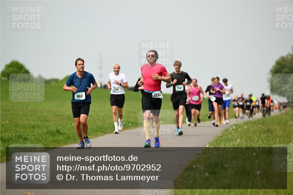 10.05.2026 - 8. Wedeler Halbmarathon Dr. Thomas Lammeyer http://msf.ph/oto/9702952 10.05.2026 11:49:29 Laufen 962, 2231, 794 meine-sportfotos.de