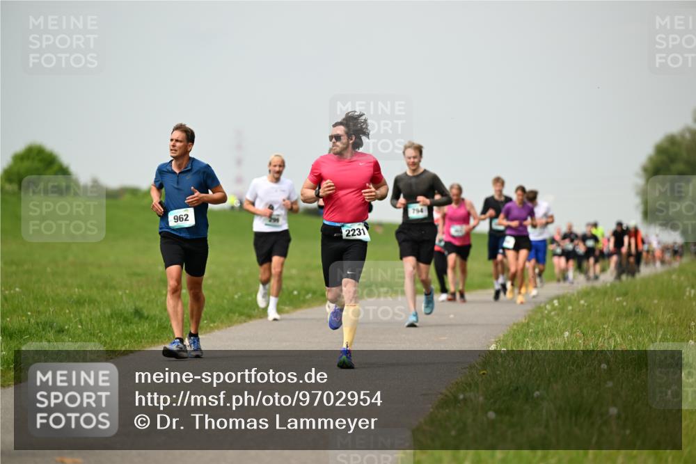10.05.2026 - 8. Wedeler Halbmarathon Dr. Thomas Lammeyer http://msf.ph/oto/9702954 10.05.2026 11:49:29 Laufen 962, 2231, 794 meine-sportfotos.de