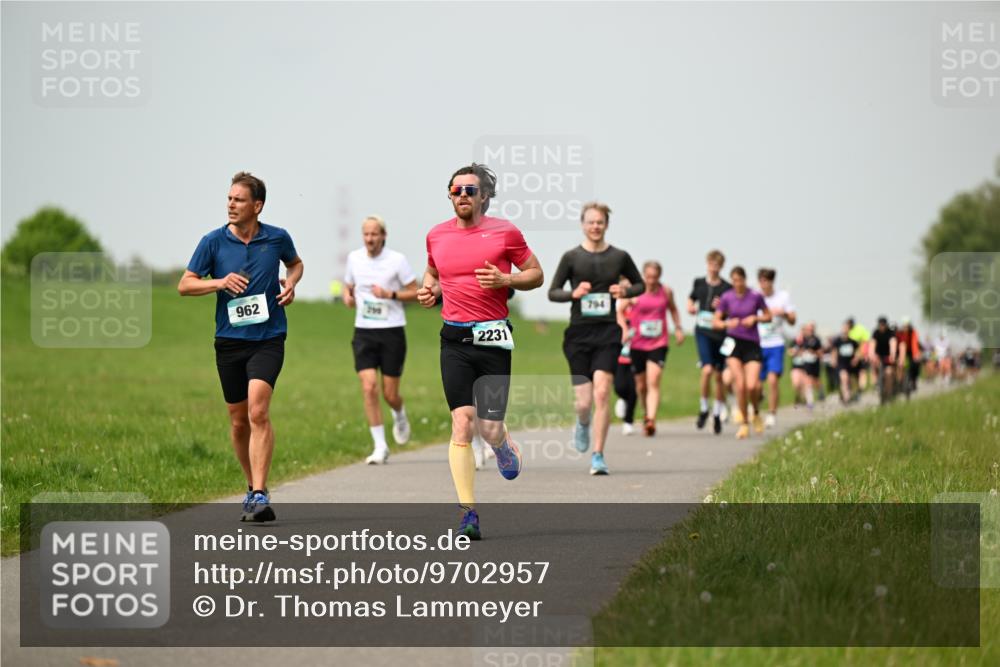 10.05.2026 - 8. Wedeler Halbmarathon Dr. Thomas Lammeyer http://msf.ph/oto/9702957 10.05.2026 11:49:30 Laufen 962, 2231, 794 meine-sportfotos.de