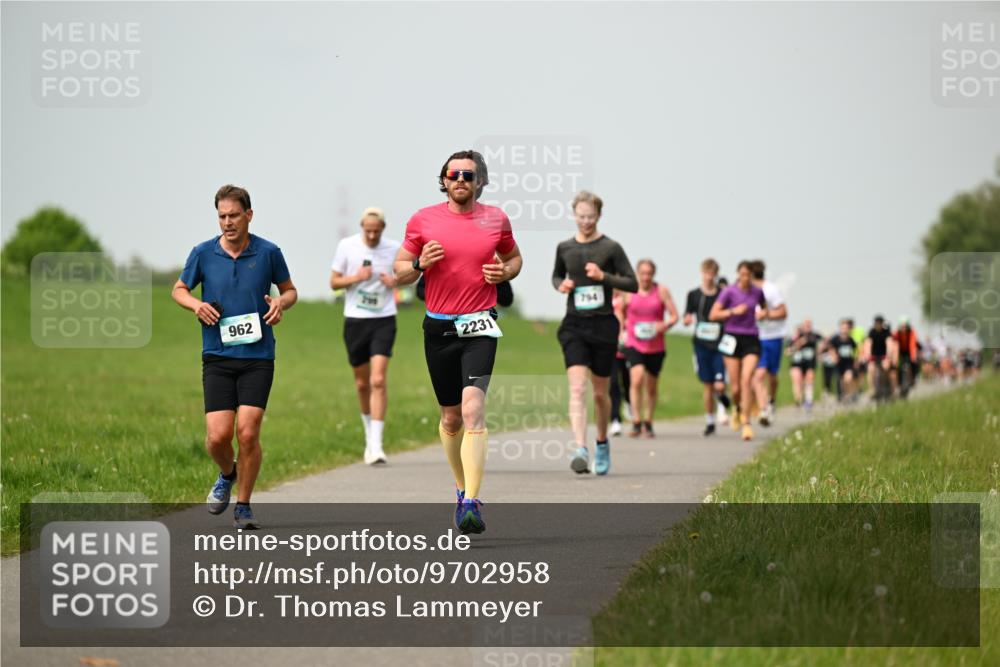 10.05.2026 - 8. Wedeler Halbmarathon Dr. Thomas Lammeyer http://msf.ph/oto/9702958 10.05.2026 11:49:30 Laufen 962, 2231, 794 meine-sportfotos.de