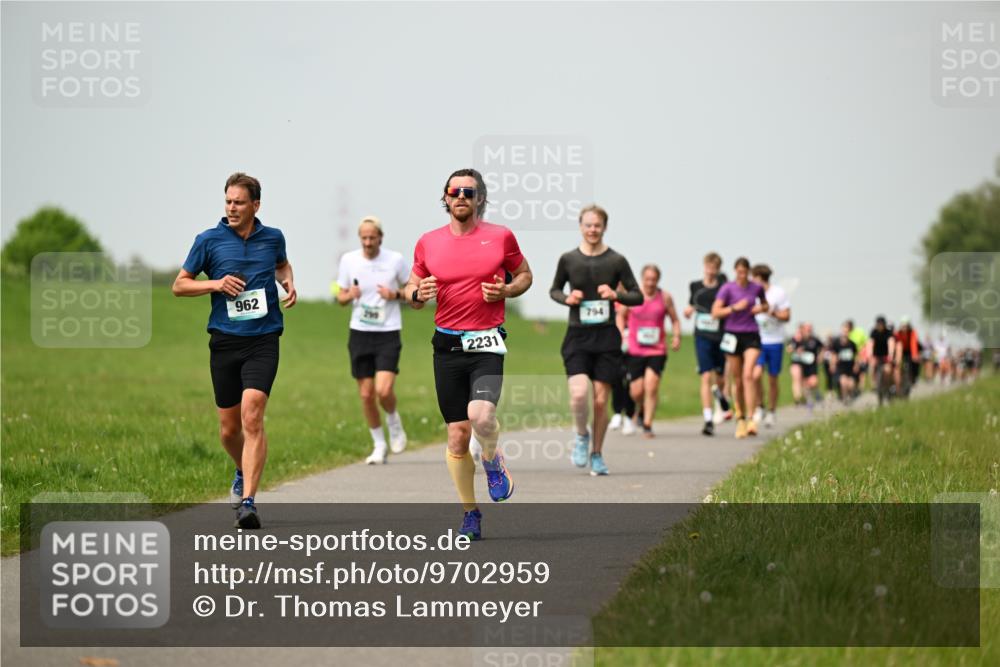 10.05.2026 - 8. Wedeler Halbmarathon Dr. Thomas Lammeyer http://msf.ph/oto/9702959 10.05.2026 11:49:30 Laufen 962, 2231, 794 meine-sportfotos.de