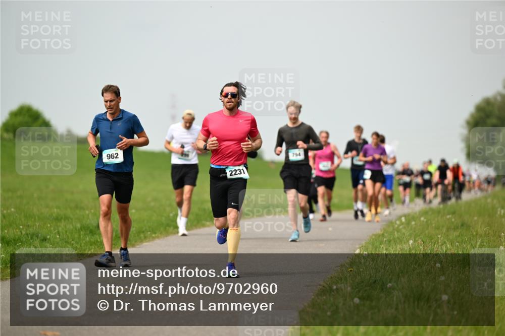 10.05.2026 - 8. Wedeler Halbmarathon Dr. Thomas Lammeyer http://msf.ph/oto/9702960 10.05.2026 11:49:30 Laufen 962, 2231, 794 meine-sportfotos.de