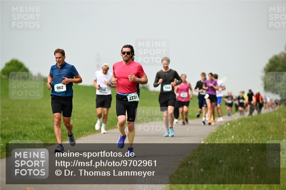 10.05.2026 - 8. Wedeler Halbmarathon Dr. Thomas Lammeyer http://msf.ph/oto/9702961 10.05.2026 11:49:30 Laufen 962, 2018, 2231, 794 meine-sportfotos.de