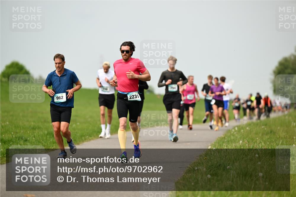 10.05.2026 - 8. Wedeler Halbmarathon Dr. Thomas Lammeyer http://msf.ph/oto/9702962 10.05.2026 11:49:30 Laufen 962, 2231, 754 meine-sportfotos.de
