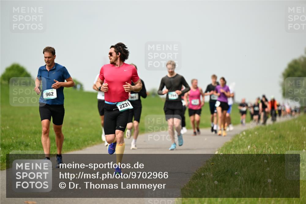 10.05.2026 - 8. Wedeler Halbmarathon Dr. Thomas Lammeyer http://msf.ph/oto/9702966 10.05.2026 11:49:31 Laufen 962, 2231, 754 meine-sportfotos.de