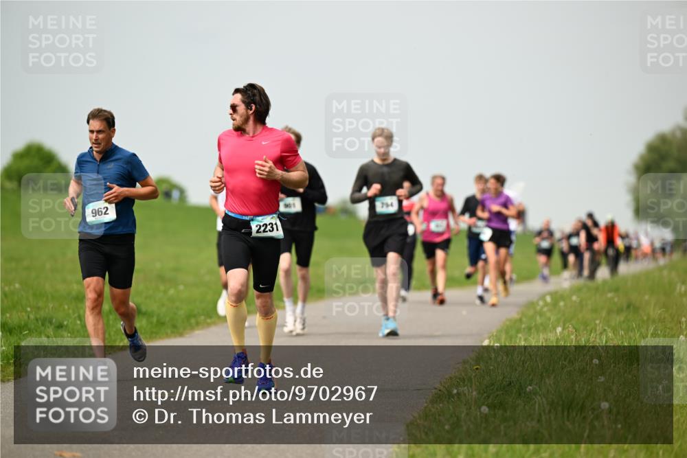 10.05.2026 - 8. Wedeler Halbmarathon Dr. Thomas Lammeyer http://msf.ph/oto/9702967 10.05.2026 11:49:31 Laufen 962, 2231, 0401, 794 meine-sportfotos.de