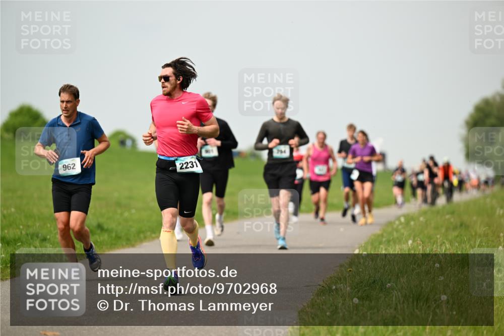 10.05.2026 - 8. Wedeler Halbmarathon Dr. Thomas Lammeyer http://msf.ph/oto/9702968 10.05.2026 11:49:31 Laufen 962, 2231 meine-sportfotos.de