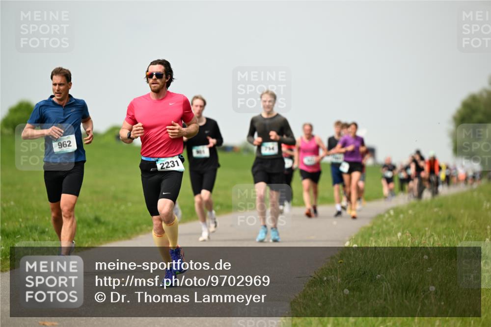 10.05.2026 - 8. Wedeler Halbmarathon Dr. Thomas Lammeyer http://msf.ph/oto/9702969 10.05.2026 11:49:31 Laufen 962, 2231, 754 meine-sportfotos.de