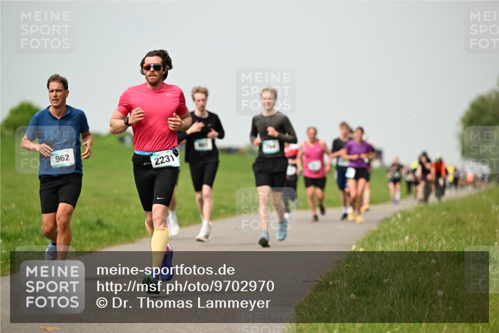 10.05.2026 - 8. Wedeler Halbmarathon Dr. Thomas Lammeyer http://msf.ph/oto/9702970 10.05.2026 11:49:31 Laufen 962, 2231 meine-sportfotos.de