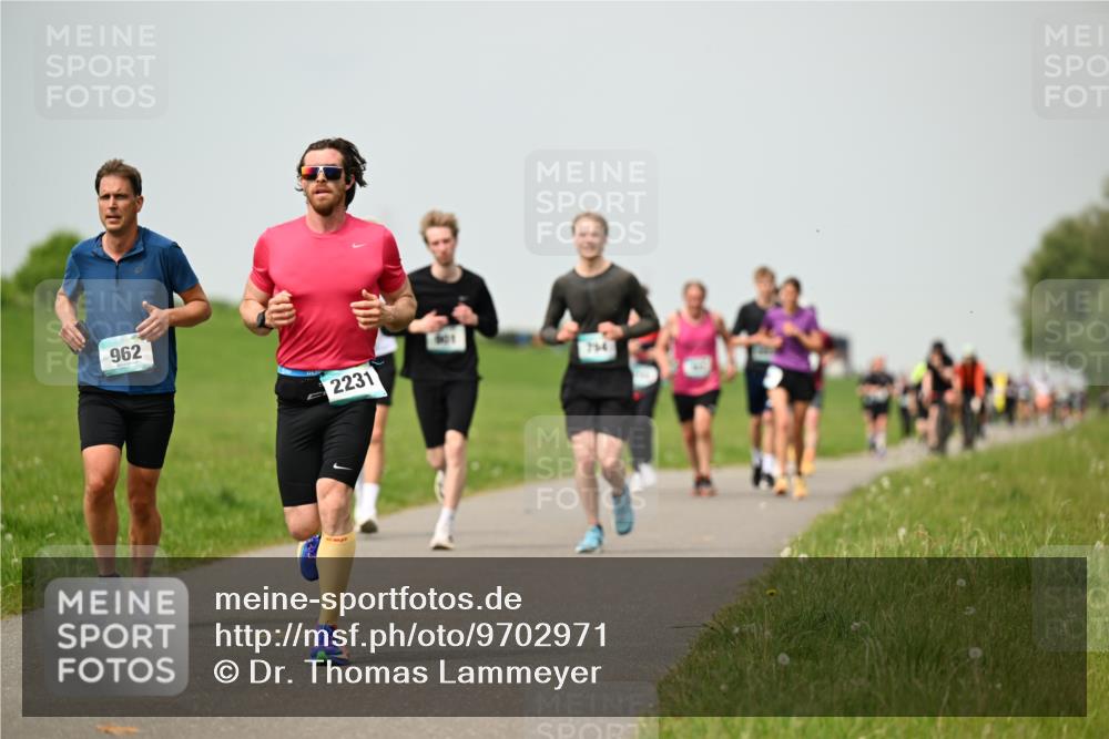 10.05.2026 - 8. Wedeler Halbmarathon Dr. Thomas Lammeyer http://msf.ph/oto/9702971 10.05.2026 11:49:32 Laufen 962, 2231, 601, 754 meine-sportfotos.de