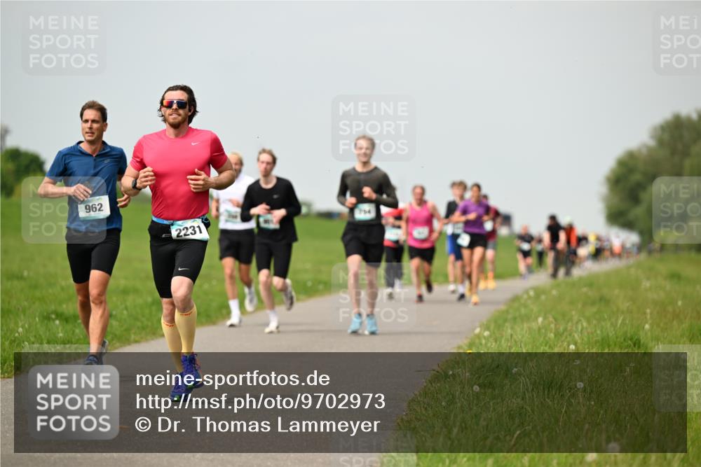 10.05.2026 - 8. Wedeler Halbmarathon Dr. Thomas Lammeyer http://msf.ph/oto/9702973 10.05.2026 11:49:32 Laufen 962, 2231 meine-sportfotos.de