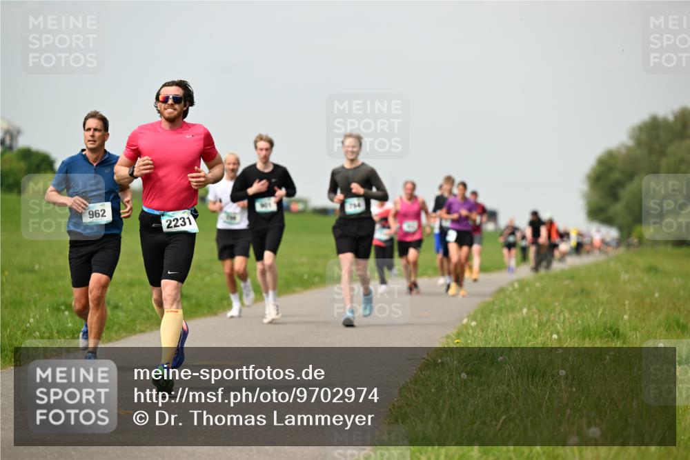 10.05.2026 - 8. Wedeler Halbmarathon Dr. Thomas Lammeyer http://msf.ph/oto/9702974 10.05.2026 11:49:32 Laufen 962, 2231 meine-sportfotos.de
