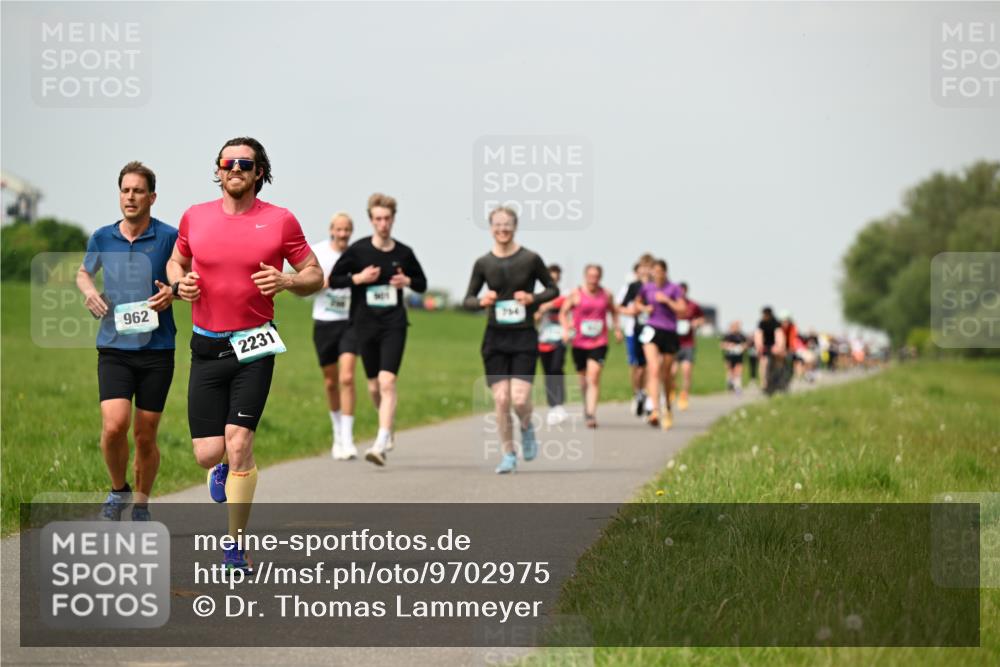 10.05.2026 - 8. Wedeler Halbmarathon Dr. Thomas Lammeyer http://msf.ph/oto/9702975 10.05.2026 11:49:32 Laufen 962, 2231, 754 meine-sportfotos.de