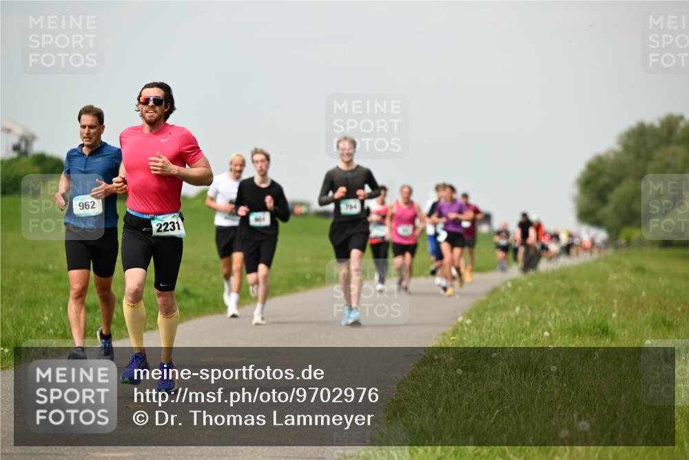 10.05.2026 - 8. Wedeler Halbmarathon Dr. Thomas Lammeyer http://msf.ph/oto/9702976 10.05.2026 11:49:32 Laufen 962, 2231 meine-sportfotos.de