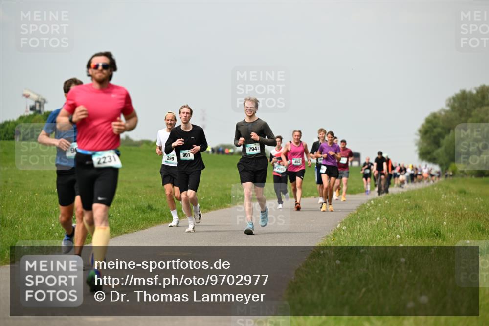 10.05.2026 - 8. Wedeler Halbmarathon Dr. Thomas Lammeyer http://msf.ph/oto/9702977 10.05.2026 11:49:33 Laufen 2231, 299, 901, 794, 2103, 452 meine-sportfotos.de