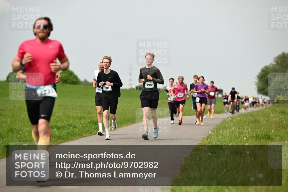 10.05.2026 - 8. Wedeler Halbmarathon Dr. Thomas Lammeyer http://msf.ph/oto/9702982 10.05.2026 11:49:34 Laufen 2231, 901, 794 meine-sportfotos.de
