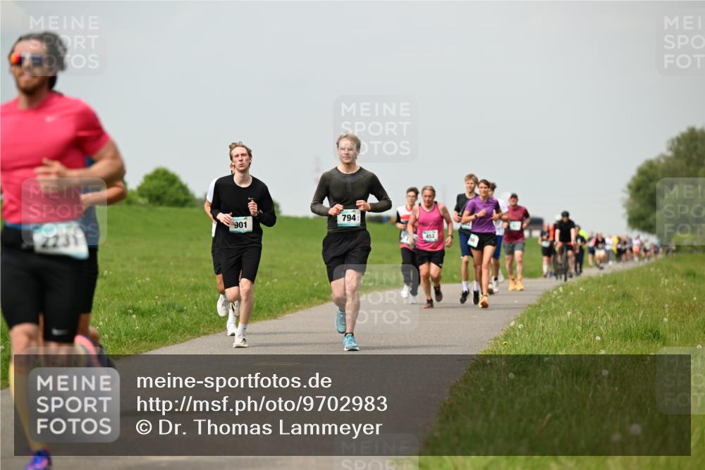 10.05.2026 - 8. Wedeler Halbmarathon Dr. Thomas Lammeyer http://msf.ph/oto/9702983 10.05.2026 11:49:34 Laufen 2231, 901, 794, 452 meine-sportfotos.de