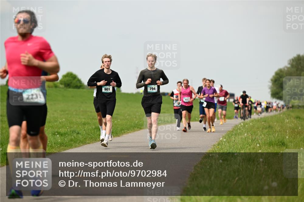 10.05.2026 - 8. Wedeler Halbmarathon Dr. Thomas Lammeyer http://msf.ph/oto/9702984 10.05.2026 11:49:34 Laufen 901, 2231, 794, 452 meine-sportfotos.de