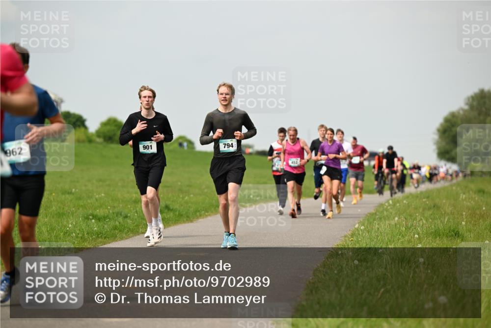10.05.2026 - 8. Wedeler Halbmarathon Dr. Thomas Lammeyer http://msf.ph/oto/9702989 10.05.2026 11:49:35 Laufen 962, 901, 794, 452 meine-sportfotos.de