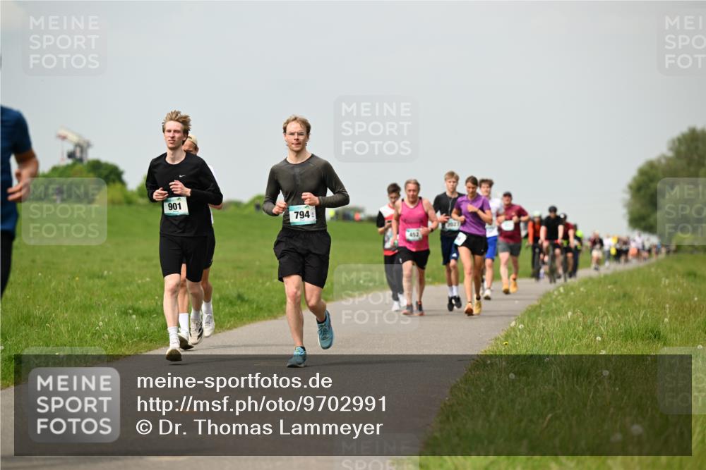 10.05.2026 - 8. Wedeler Halbmarathon Dr. Thomas Lammeyer http://msf.ph/oto/9702991 10.05.2026 11:49:35 Laufen 901, 794 meine-sportfotos.de