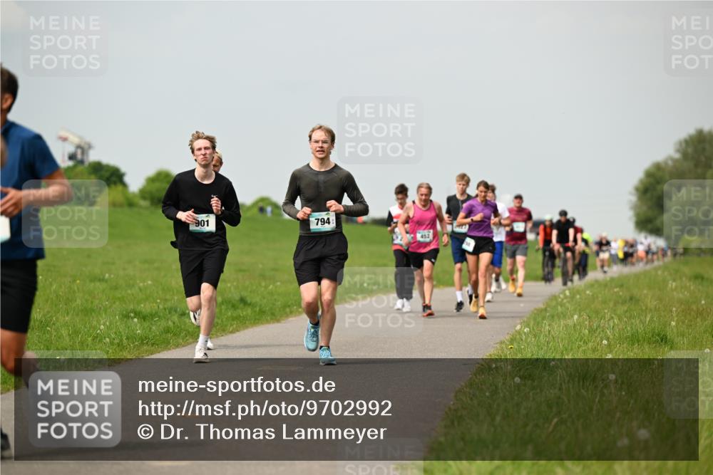 10.05.2026 - 8. Wedeler Halbmarathon Dr. Thomas Lammeyer http://msf.ph/oto/9702992 10.05.2026 11:49:35 Laufen 901, 794, 452 meine-sportfotos.de