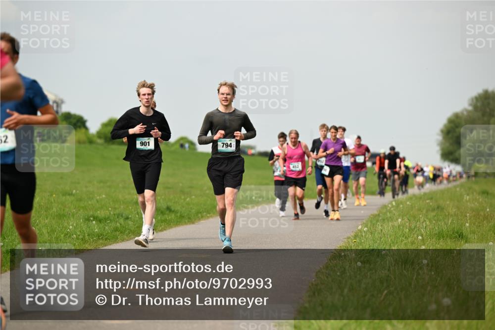 10.05.2026 - 8. Wedeler Halbmarathon Dr. Thomas Lammeyer http://msf.ph/oto/9702993 10.05.2026 11:49:35 Laufen 901, 794 meine-sportfotos.de