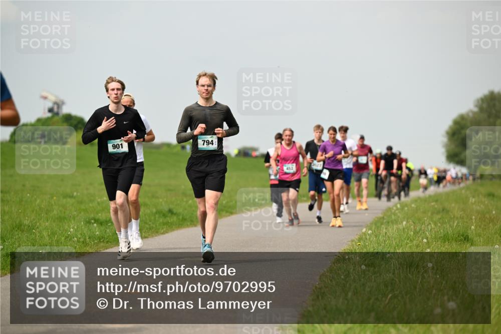 10.05.2026 - 8. Wedeler Halbmarathon Dr. Thomas Lammeyer http://msf.ph/oto/9702995 10.05.2026 11:49:36 Laufen 901, 794 meine-sportfotos.de