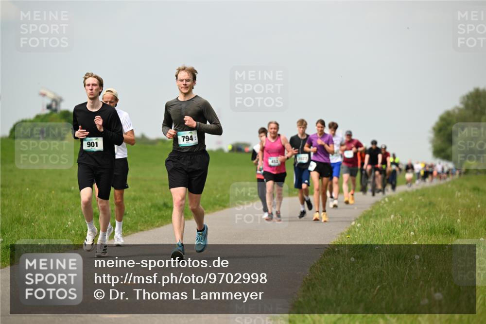10.05.2026 - 8. Wedeler Halbmarathon Dr. Thomas Lammeyer http://msf.ph/oto/9702998 10.05.2026 11:49:36 Laufen 901, 794, 452 meine-sportfotos.de