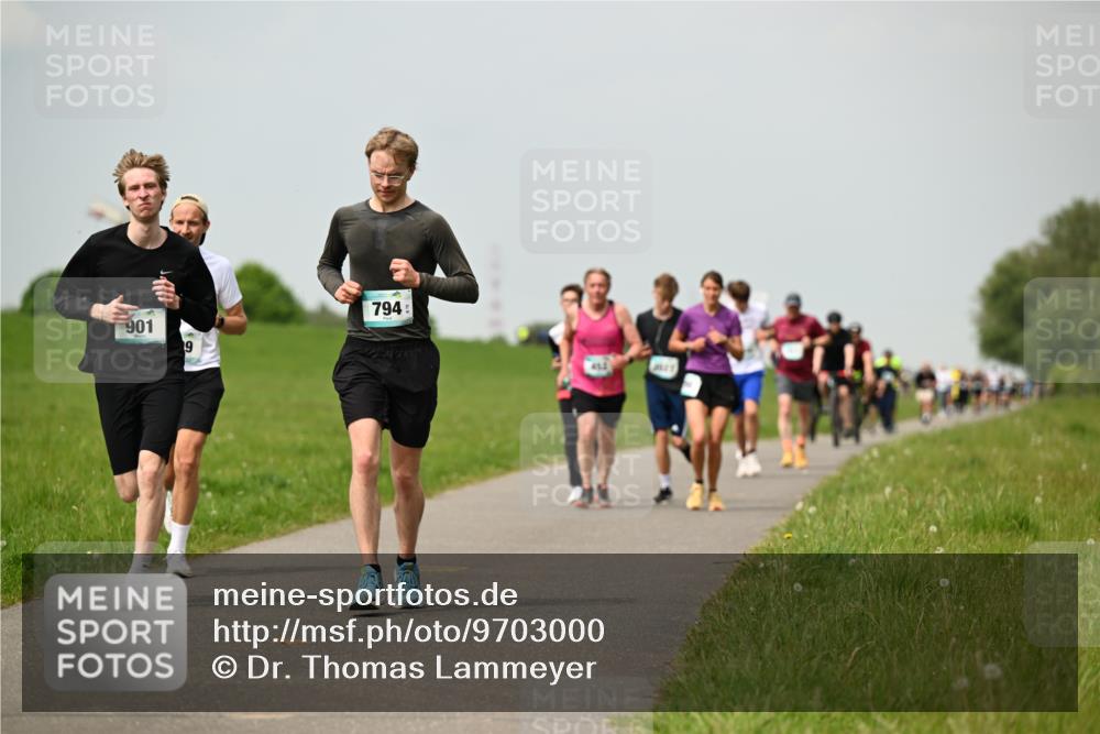 10.05.2026 - 8. Wedeler Halbmarathon Dr. Thomas Lammeyer http://msf.ph/oto/9703000 10.05.2026 11:49:37 Laufen 901, 794 meine-sportfotos.de