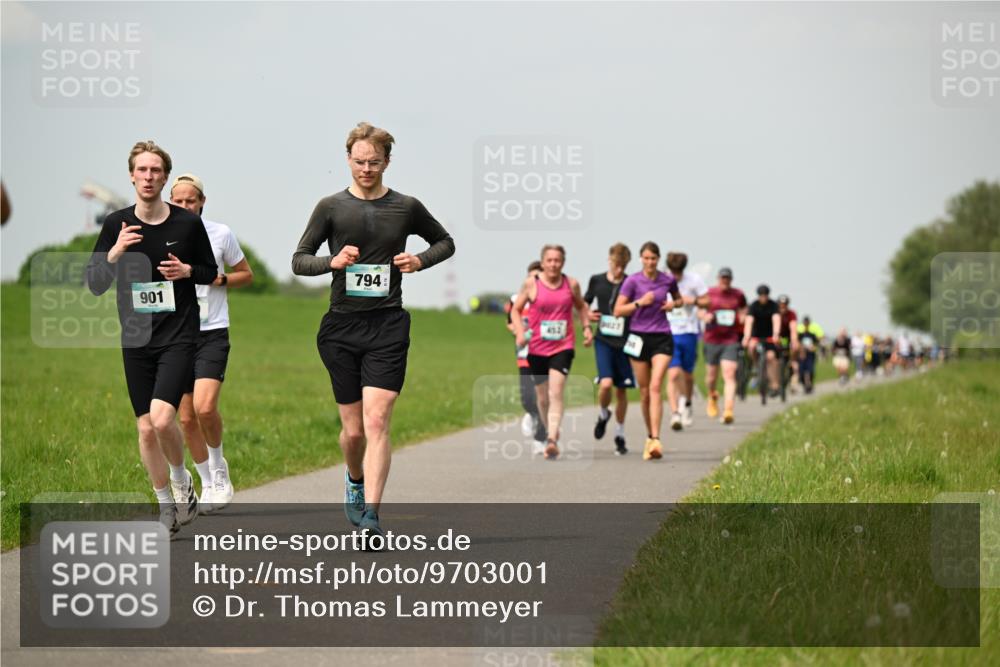 10.05.2026 - 8. Wedeler Halbmarathon Dr. Thomas Lammeyer http://msf.ph/oto/9703001 10.05.2026 11:49:36 Laufen 794, 901 meine-sportfotos.de