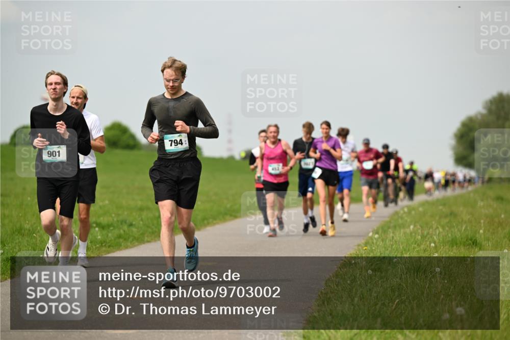 10.05.2026 - 8. Wedeler Halbmarathon Dr. Thomas Lammeyer http://msf.ph/oto/9703002 10.05.2026 11:49:37 Laufen 794, 901 meine-sportfotos.de