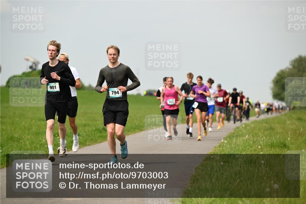 10.05.2026 - 8. Wedeler Halbmarathon Dr. Thomas Lammeyer http://msf.ph/oto/9703003 10.05.2026 11:49:36 Laufen 901, 794, 452 meine-sportfotos.de