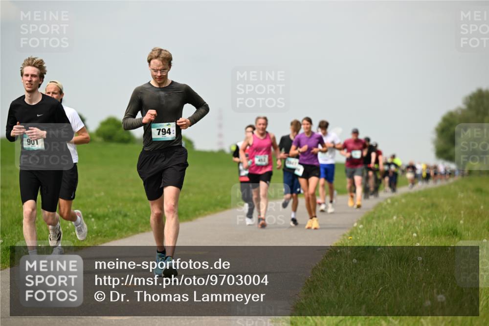10.05.2026 - 8. Wedeler Halbmarathon Dr. Thomas Lammeyer http://msf.ph/oto/9703004 10.05.2026 11:49:37 Laufen 901, 794 meine-sportfotos.de