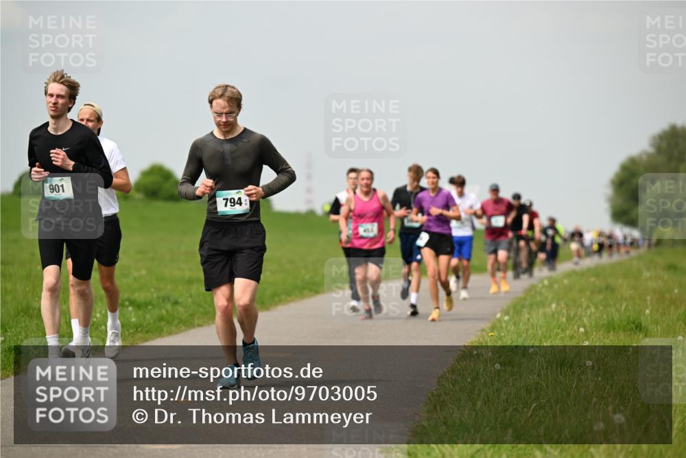 10.05.2026 - 8. Wedeler Halbmarathon Dr. Thomas Lammeyer http://msf.ph/oto/9703005 10.05.2026 11:49:37 Laufen 901, 794, 453 meine-sportfotos.de