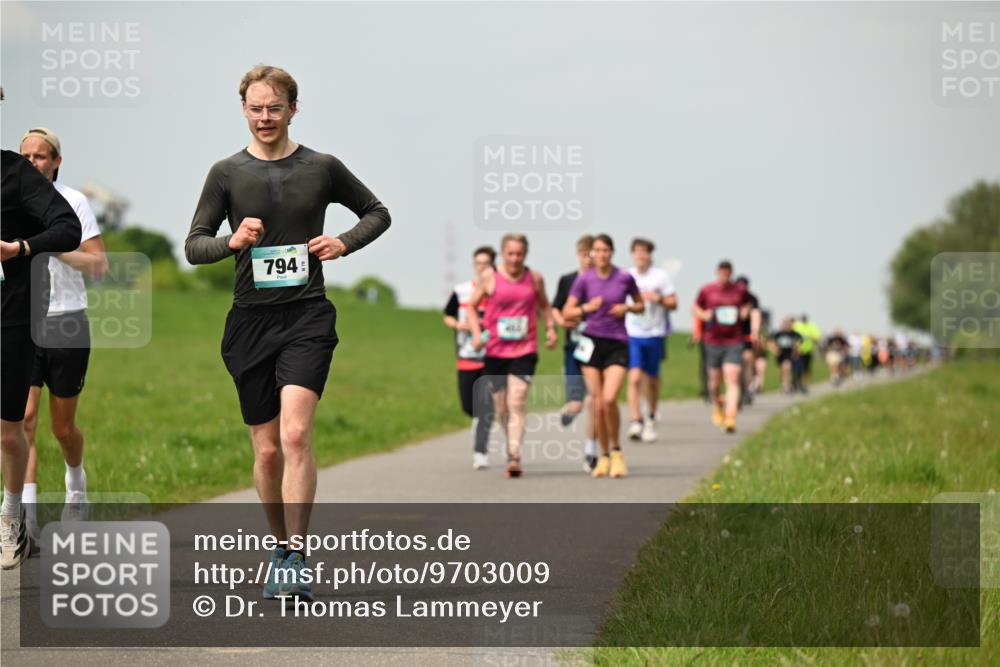 10.05.2026 - 8. Wedeler Halbmarathon Dr. Thomas Lammeyer http://msf.ph/oto/9703009 10.05.2026 11:49:38 Laufen 794 meine-sportfotos.de