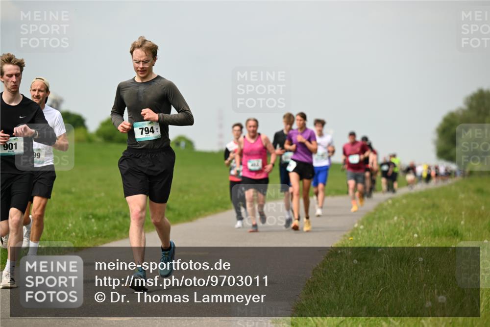 10.05.2026 - 8. Wedeler Halbmarathon Dr. Thomas Lammeyer http://msf.ph/oto/9703011 10.05.2026 11:49:37 Laufen 901, 794 meine-sportfotos.de