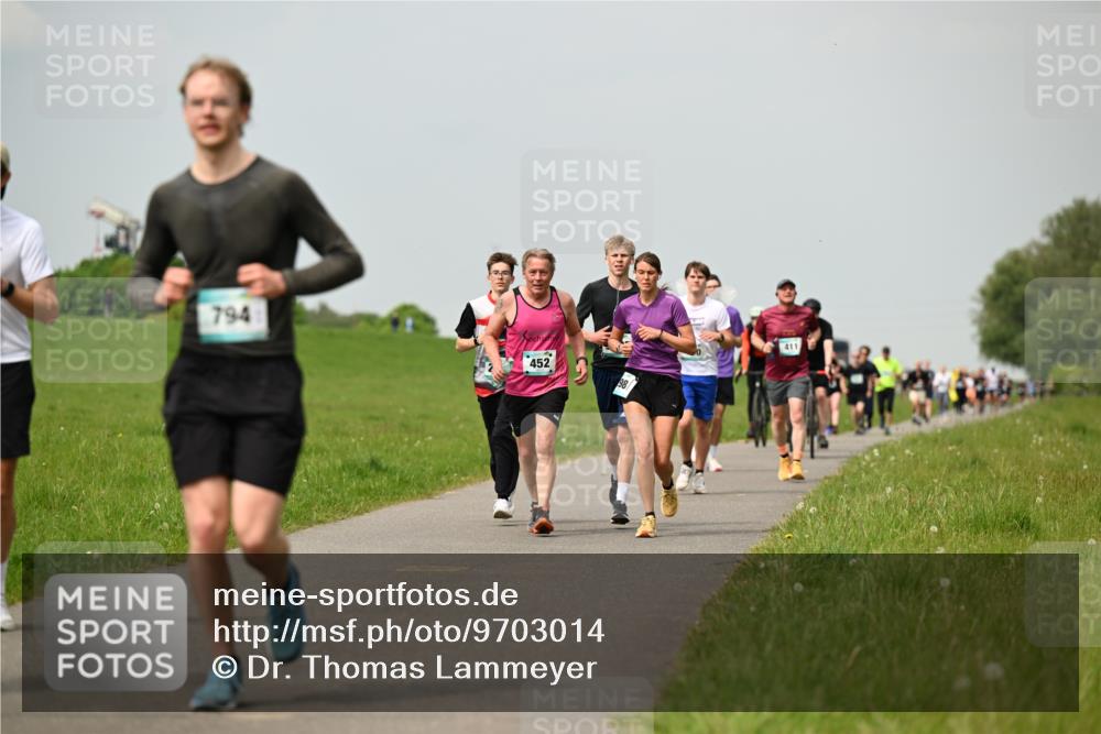 10.05.2026 - 8. Wedeler Halbmarathon Dr. Thomas Lammeyer http://msf.ph/oto/9703014 10.05.2026 11:49:38 Laufen 794, 452 meine-sportfotos.de