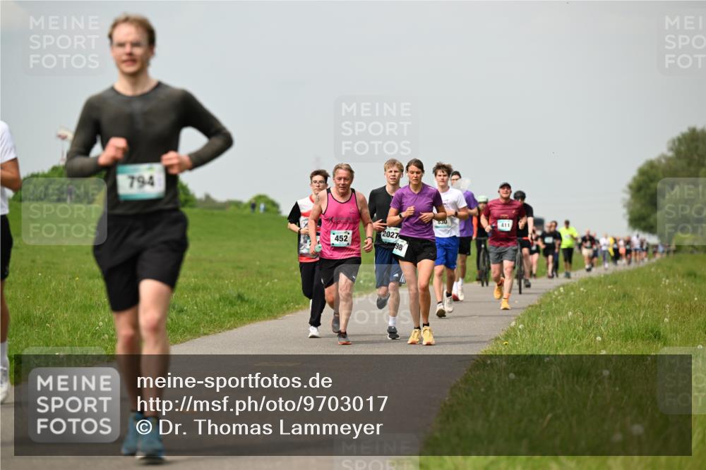 10.05.2026 - 8. Wedeler Halbmarathon Dr. Thomas Lammeyer http://msf.ph/oto/9703017 10.05.2026 11:49:38 Laufen 794, 452, 2027, 411 meine-sportfotos.de