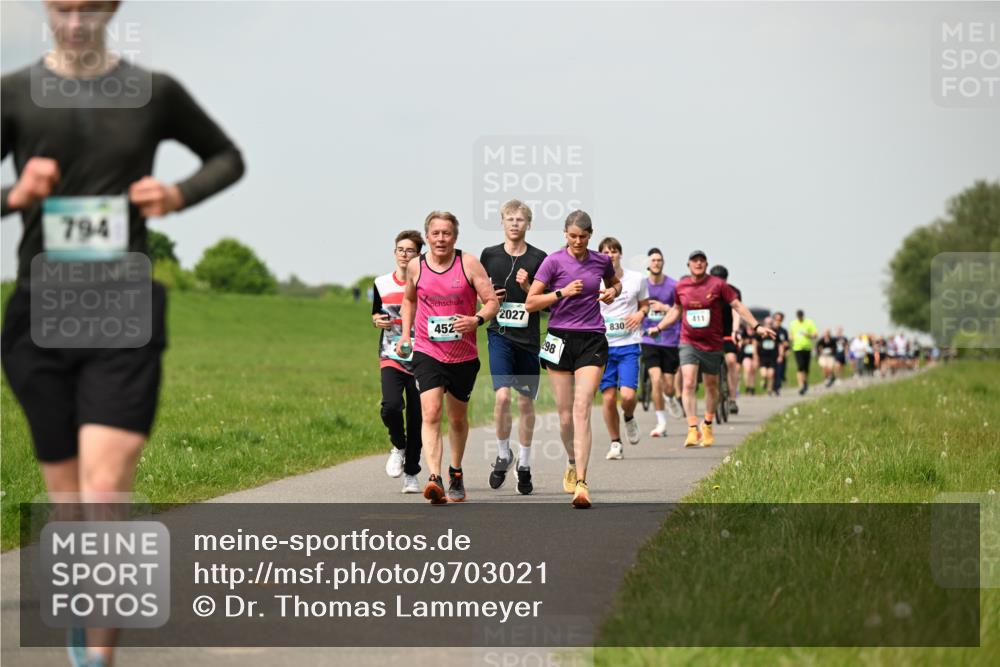 10.05.2026 - 8. Wedeler Halbmarathon Dr. Thomas Lammeyer http://msf.ph/oto/9703021 10.05.2026 11:49:39 Laufen 794, 2027, 411, 452, 830, 298 meine-sportfotos.de