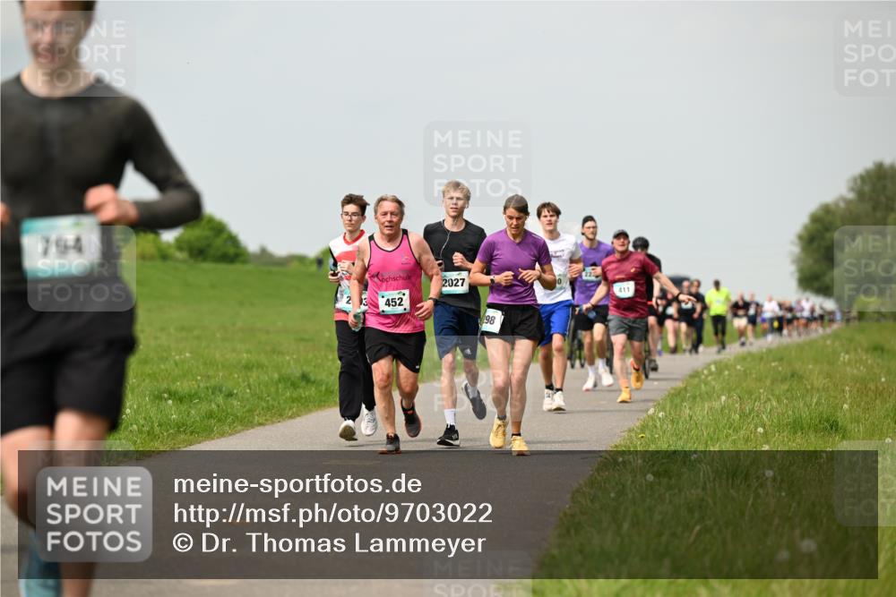 10.05.2026 - 8. Wedeler Halbmarathon Dr. Thomas Lammeyer http://msf.ph/oto/9703022 10.05.2026 11:49:39 Laufen 794, 2027, 452, 411 meine-sportfotos.de