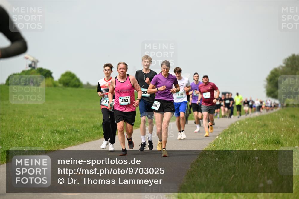 10.05.2026 - 8. Wedeler Halbmarathon Dr. Thomas Lammeyer http://msf.ph/oto/9703025 10.05.2026 11:49:40 Laufen 202, 452, 298, 830, 411 meine-sportfotos.de