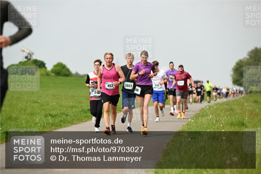 10.05.2026 - 8. Wedeler Halbmarathon Dr. Thomas Lammeyer http://msf.ph/oto/9703027 10.05.2026 11:49:40 Laufen 411, 830, 452, 2027 meine-sportfotos.de