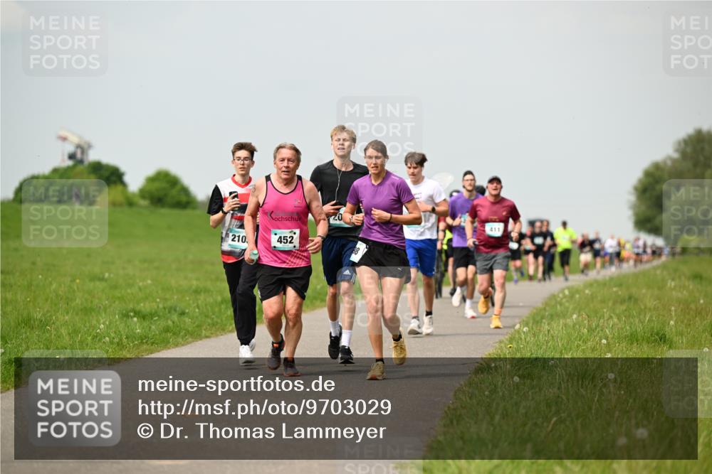 10.05.2026 - 8. Wedeler Halbmarathon Dr. Thomas Lammeyer http://msf.ph/oto/9703029 10.05.2026 11:49:41 Laufen 210, 452, 411 meine-sportfotos.de
