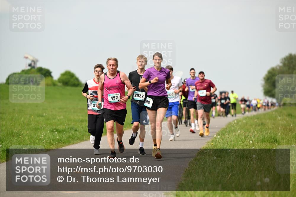 10.05.2026 - 8. Wedeler Halbmarathon Dr. Thomas Lammeyer http://msf.ph/oto/9703030 10.05.2026 11:49:41 Laufen 2027, 452, 298, 830, 411 meine-sportfotos.de