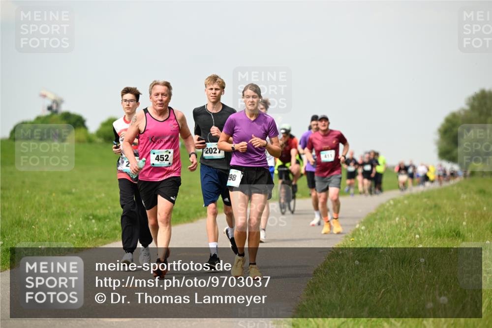 10.05.2026 - 8. Wedeler Halbmarathon Dr. Thomas Lammeyer http://msf.ph/oto/9703037 10.05.2026 11:49:42 Laufen 452, 2027, 411 meine-sportfotos.de