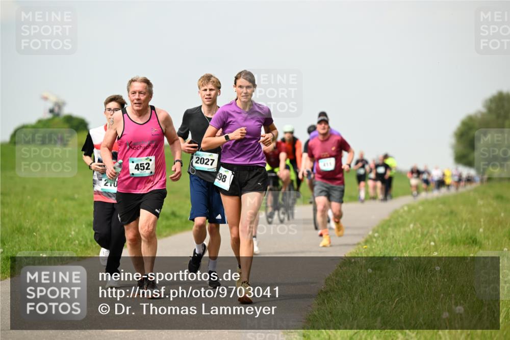 10.05.2026 - 8. Wedeler Halbmarathon Dr. Thomas Lammeyer http://msf.ph/oto/9703041 10.05.2026 11:49:42 Laufen 210, 452, 2027, 298, 411 meine-sportfotos.de